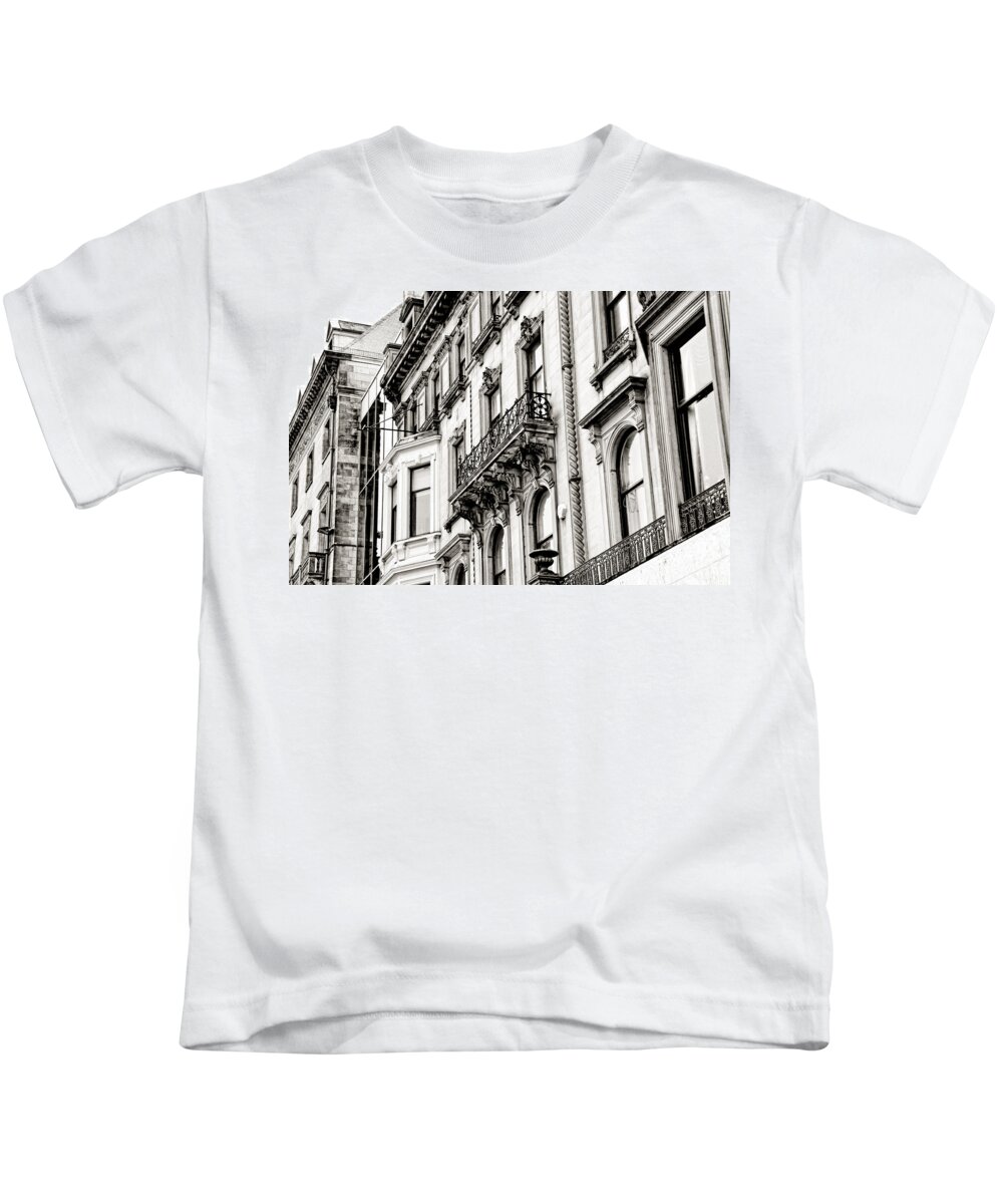 Edinburgh Kids T-Shirt featuring the photograph Edinburgh Architecture by Jim Pruett