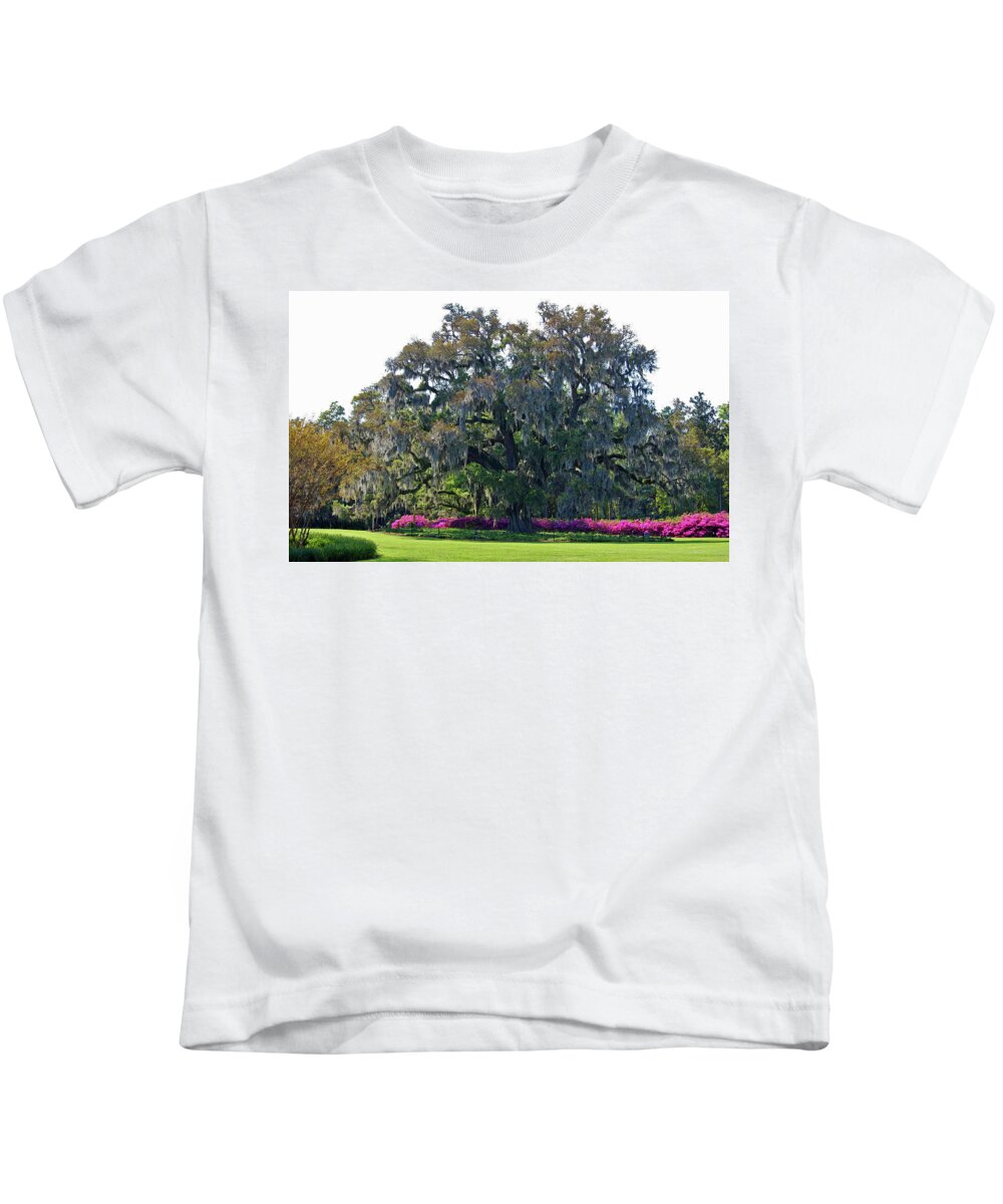 Live Oak Kids T-Shirt featuring the photograph Airlie Oak In The Spring by Cynthia Guinn