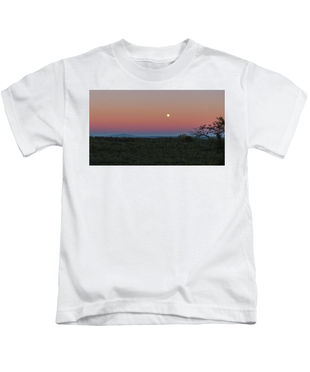 Sunset Lake Road West Brattleboro Vermont Kids T-Shirt featuring the photograph Full Moon Horizon by Tom Singleton