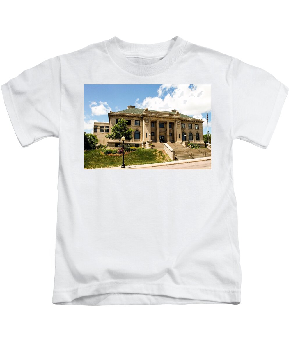 Marquette Kids T-Shirt featuring the photograph Marquette Public library by Kendall Tabor