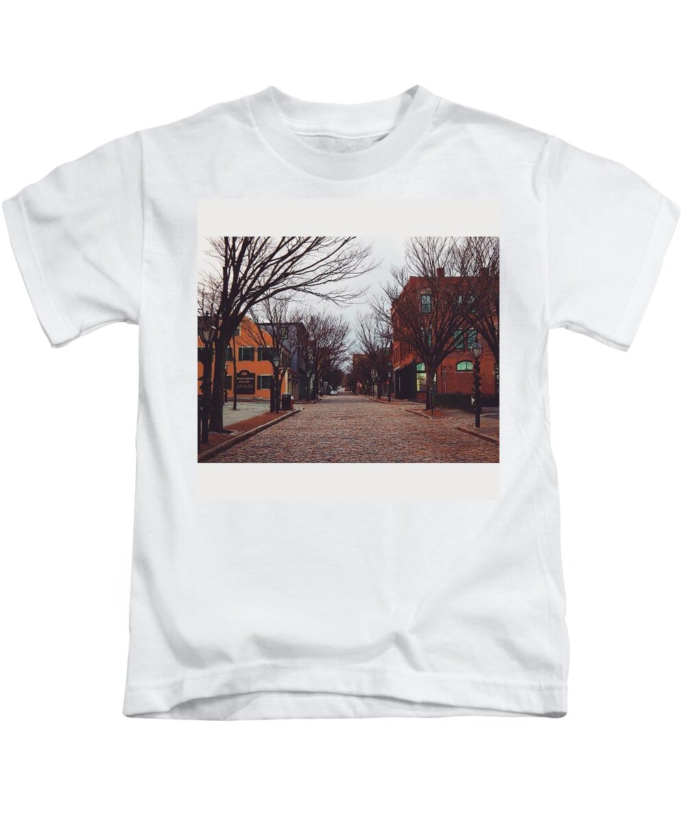 Massachsuetts Kids T-Shirt featuring the photograph A Christmas Morning Downtown by Kate Arsenault 