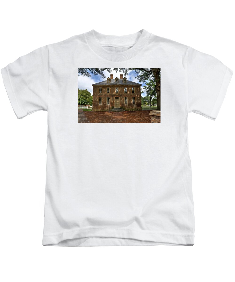 William & Mary Kids T-Shirt featuring the photograph The Restored Brafferton by Jerry Gammon