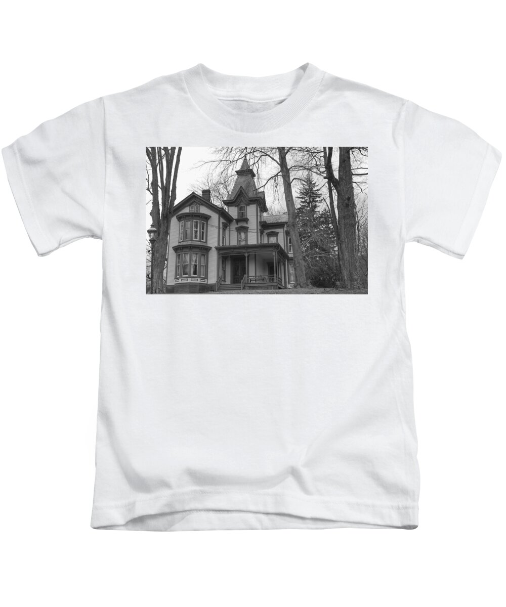 Waterloo Village Kids T-Shirt featuring the photograph Victorian Mansion - Waterloo Village by Christopher Lotito