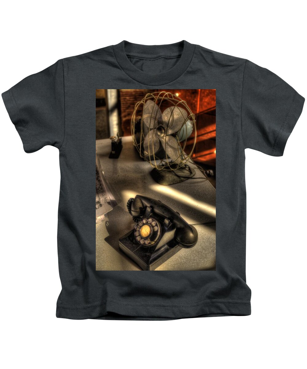 1940 Air Museum Kids T-Shirt featuring the photograph Air Conditioned Office by David Morefield