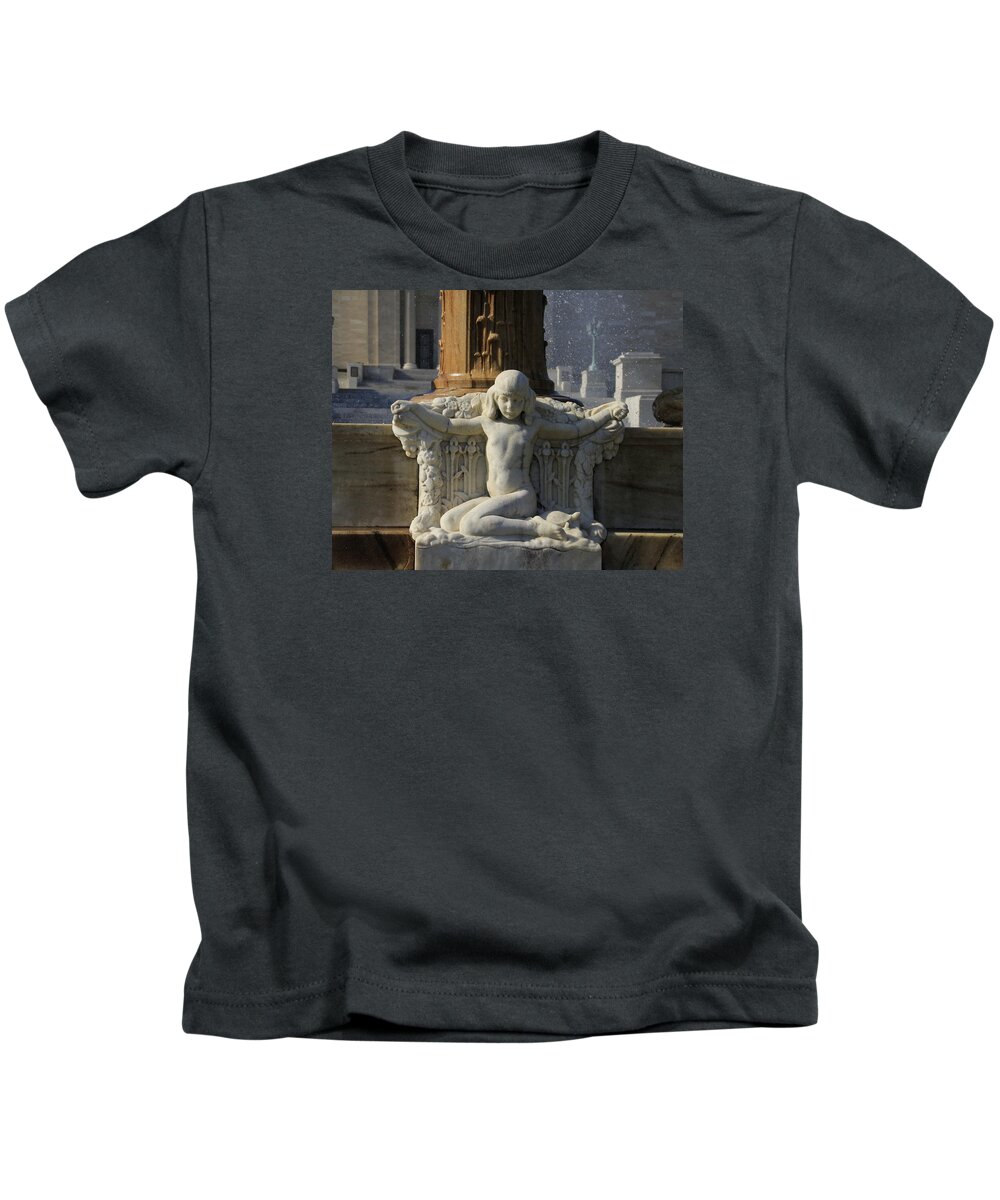 Cleveland Kids T-Shirt featuring the photograph Fountain of Waters Cleveland Art Museum by Valerie Collins