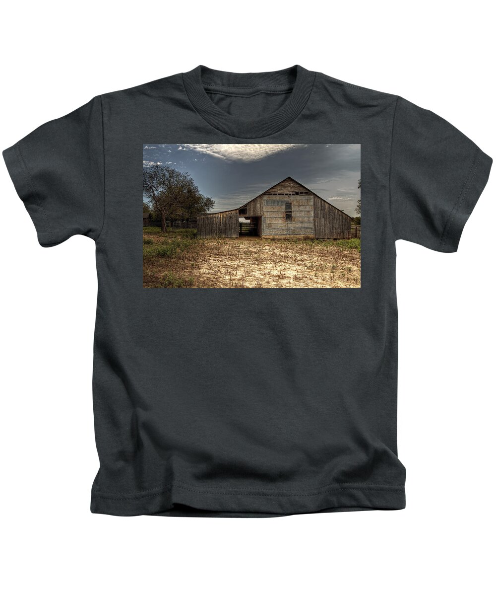 Barn Kids T-Shirt featuring the photograph Lake Worth Barn by Jonathan Davison