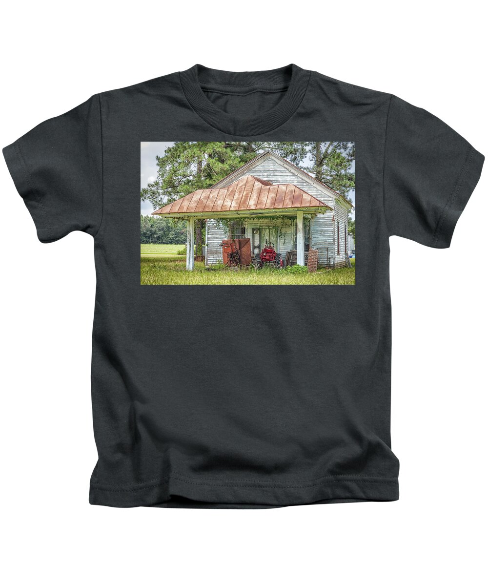 Abandoned Kids T-Shirt featuring the photograph N.C. Tractor Shed - Photography by Jo Ann Tomaselli by Jo Ann Tomaselli