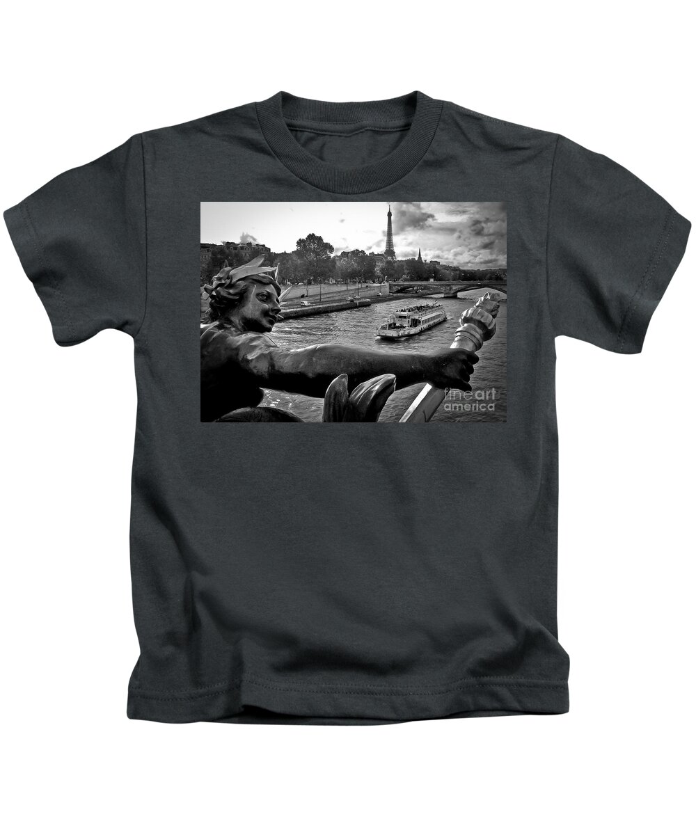 Architecture Kids T-Shirt featuring the photograph Paris - France - Pont Alexandre III by Carlos Alkmin