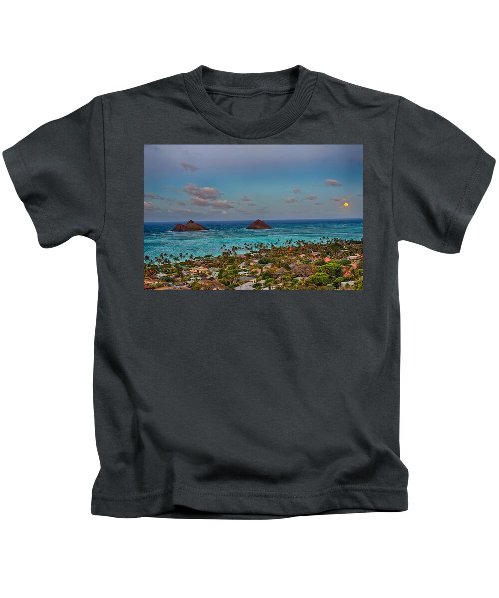 Hawaii Kids T-Shirt featuring the photograph Supermoon Moonrise by Dan McManus