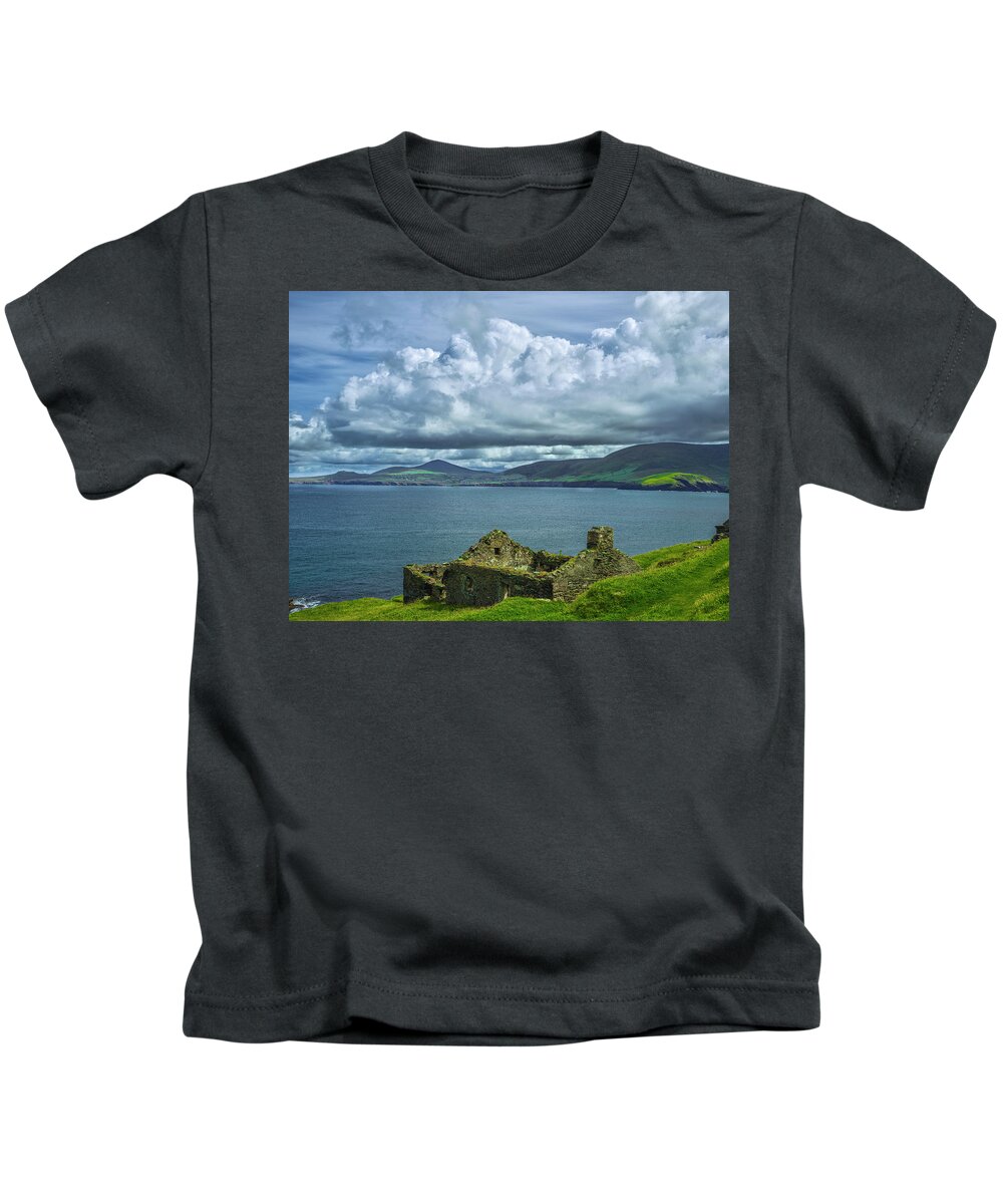 Landscape Kids T-Shirt featuring the photograph Abandoned house 4 by Leif Sohlman