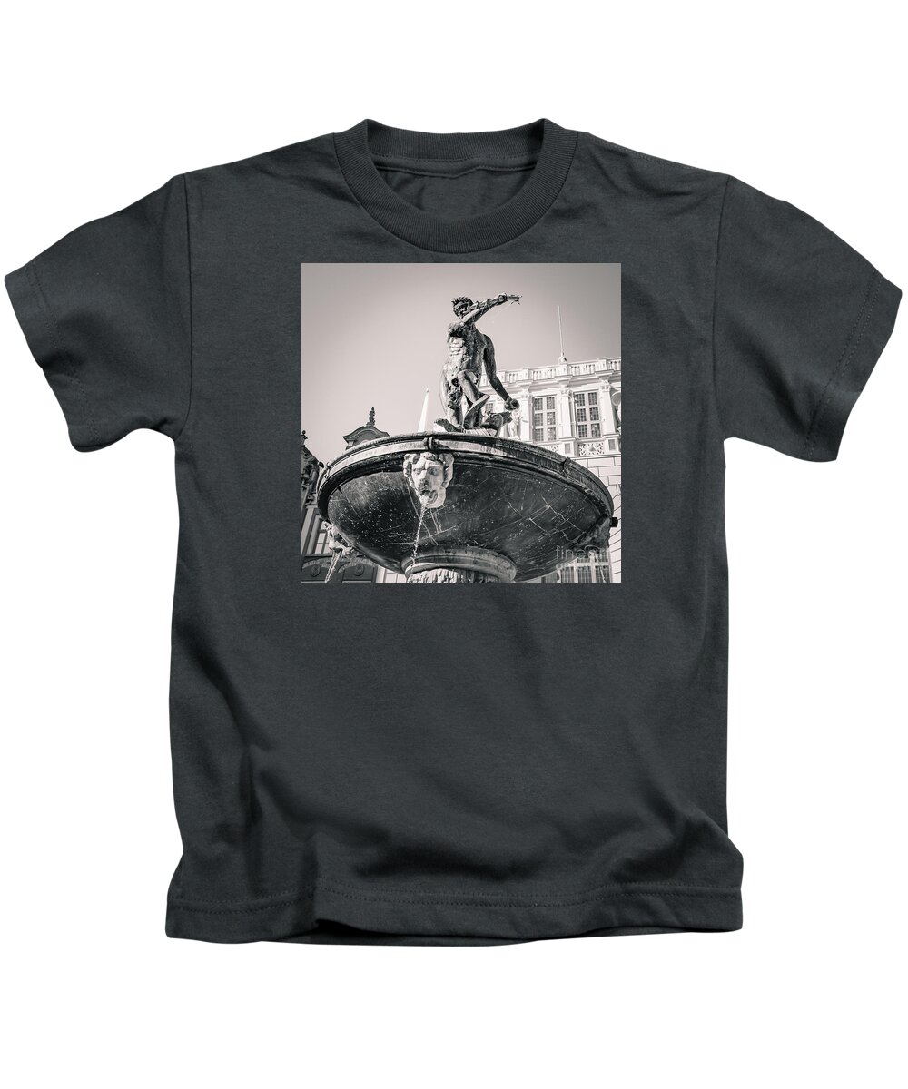 City Kids T-Shirt featuring the photograph Neptune's fountain, Gdansk BW #1 by Mariusz Talarek