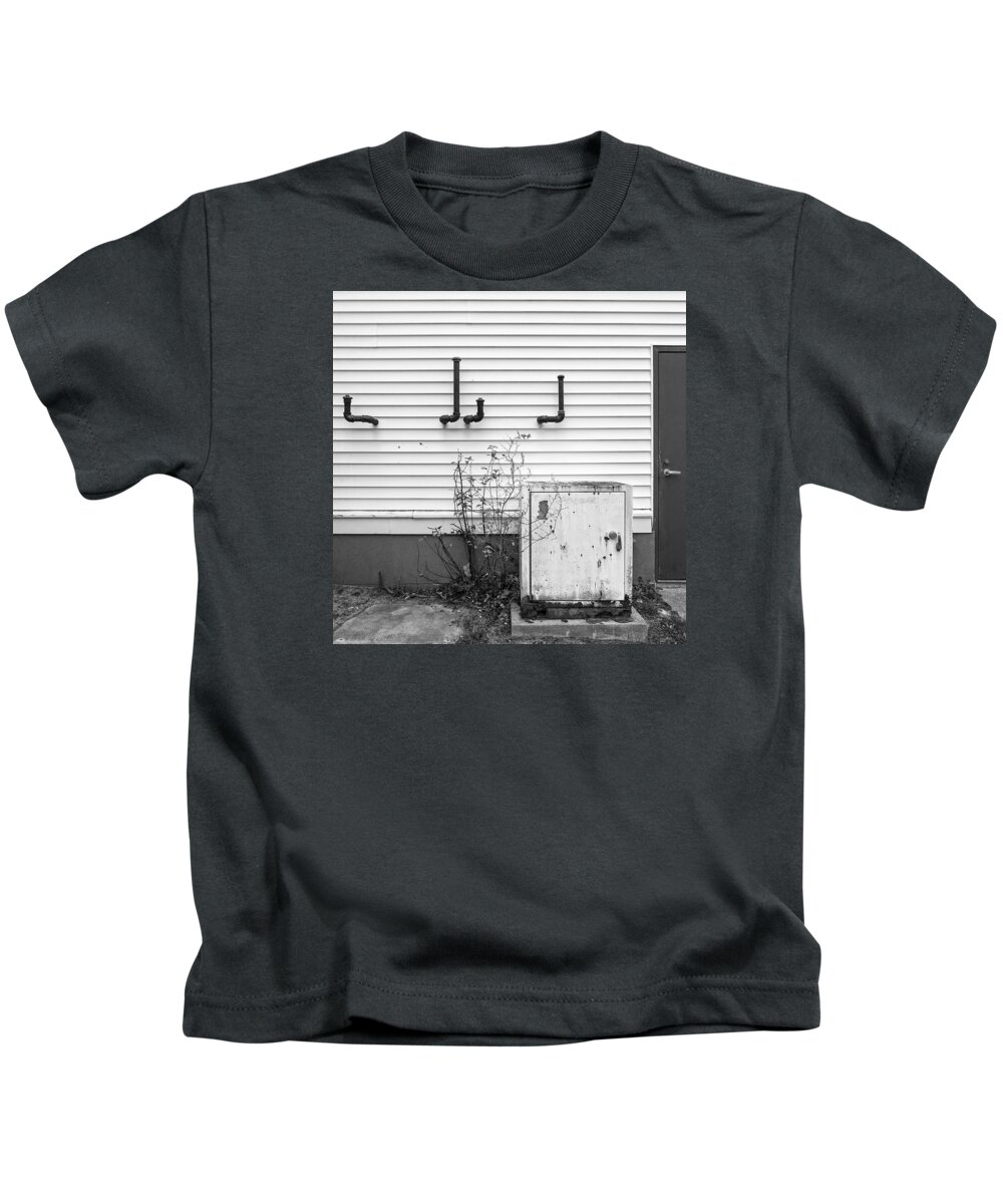 Alley Kids T-Shirt featuring the photograph Provincetown #1 by Frank Winters