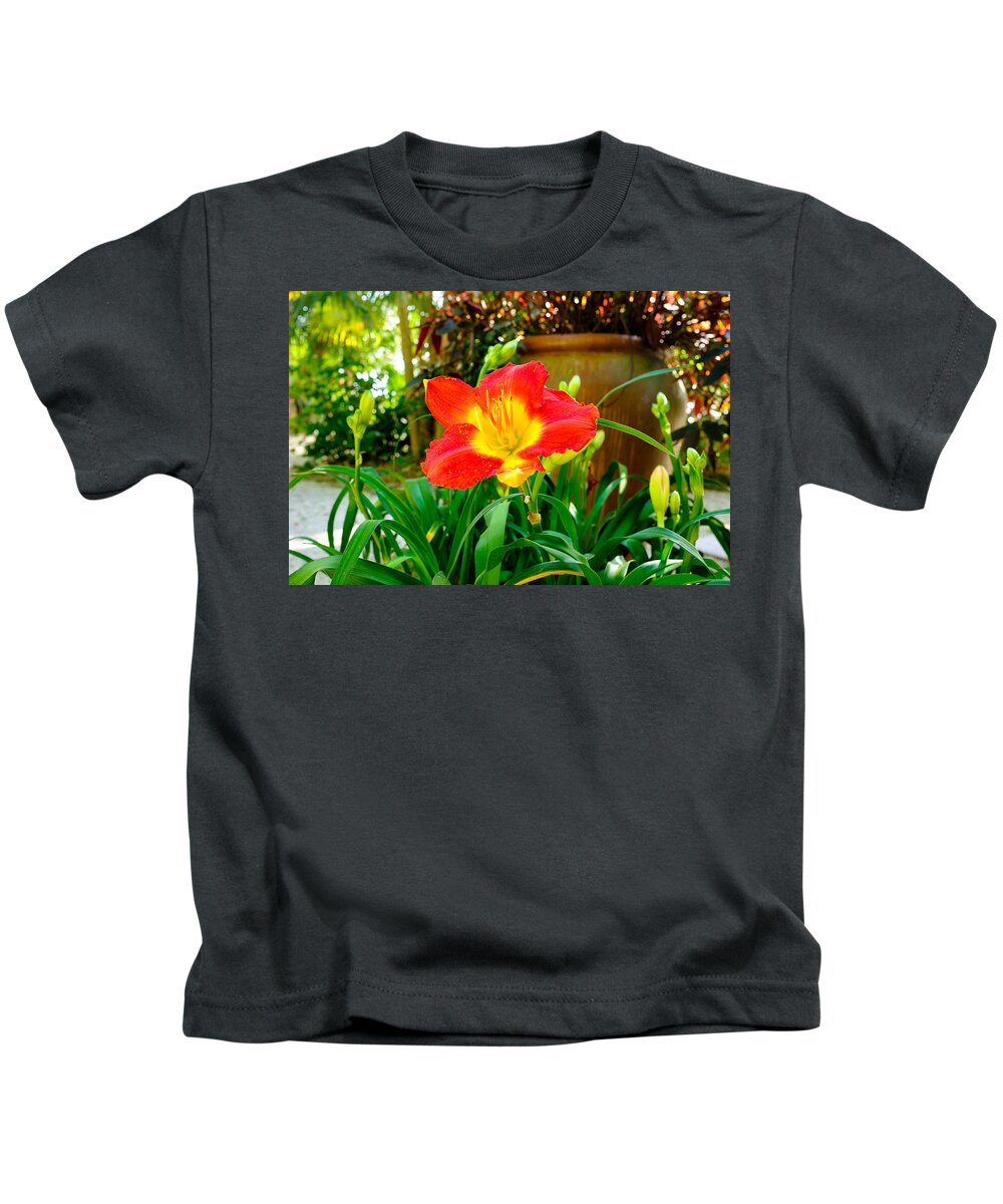Beautiful Kids T-Shirt featuring the photograph Pretty flower by Raul Rodriguez
