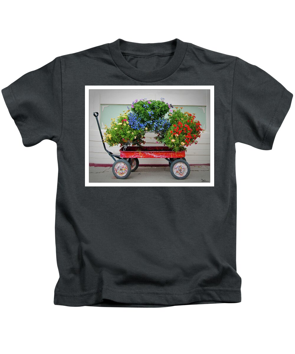 Wagon Kids T-Shirt featuring the photograph A Wagon Full by Peggy Dietz
