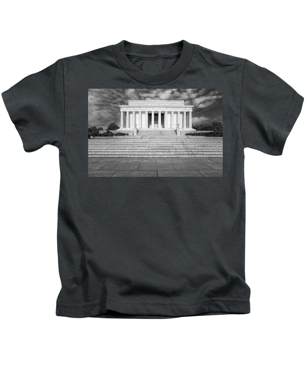Abraham Lincoln Memorial Kids T-Shirt featuring the photograph Abraham Lincoln Memorial BW by Susan Candelario