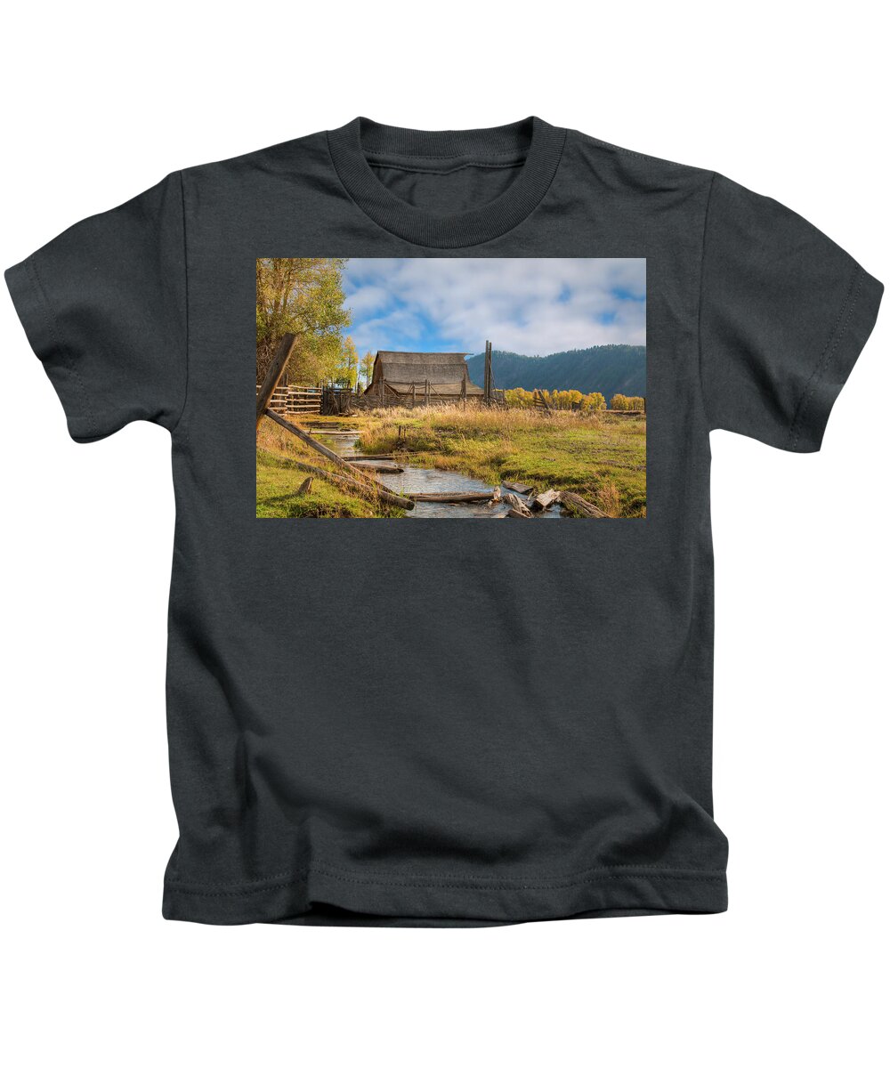 Mormon Row Barn Kids T-Shirt featuring the photograph Antelope Flats Barn 0737 by Kristina Rinell
