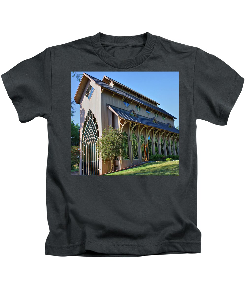 Baughman Kids T-Shirt featuring the photograph Baughman Meditation Center - Outside by Farol Tomson