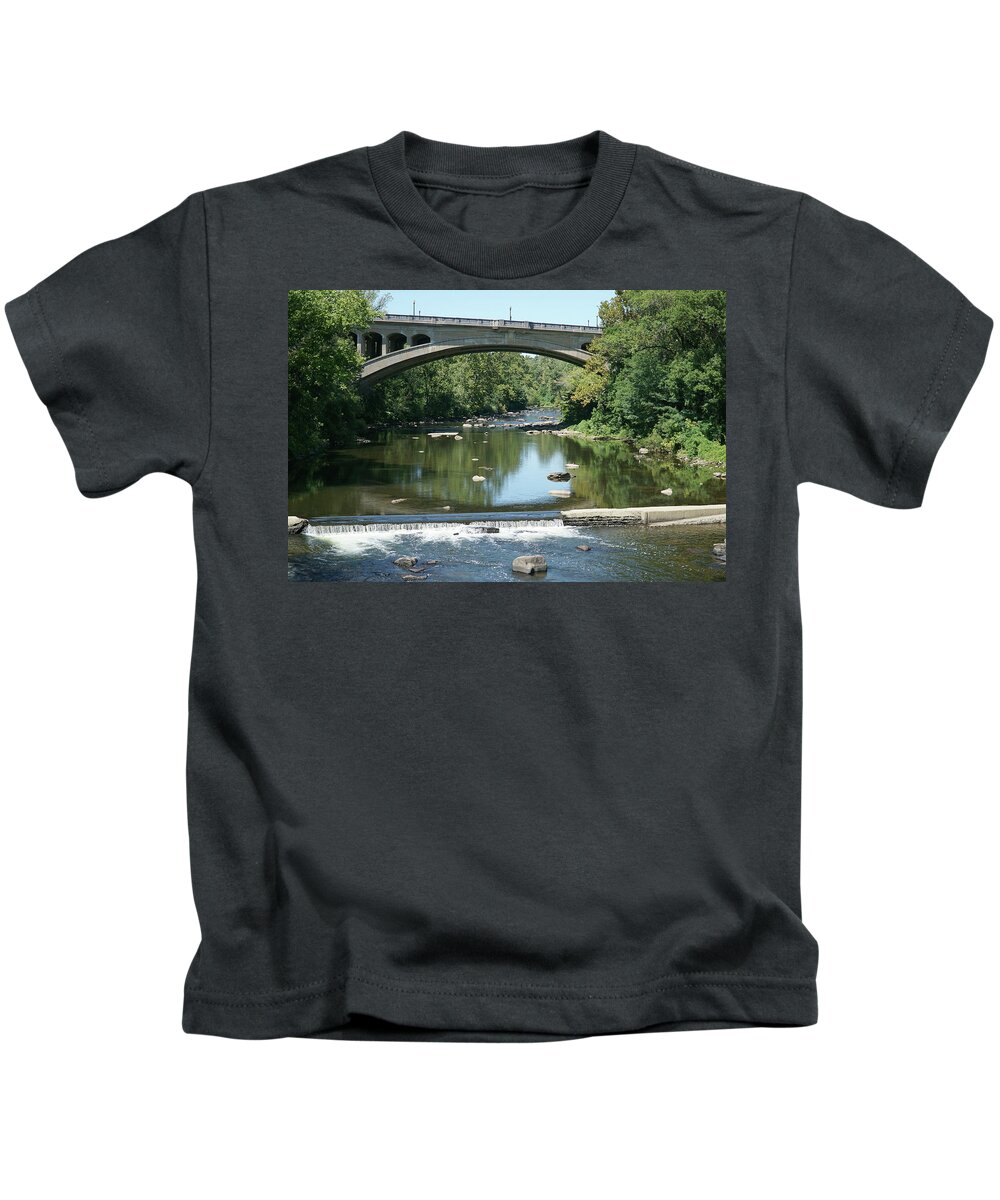 Brandywine Kids T-Shirt featuring the photograph Brandywine Creek, Wilmington 05452 by Raymond Magnani
