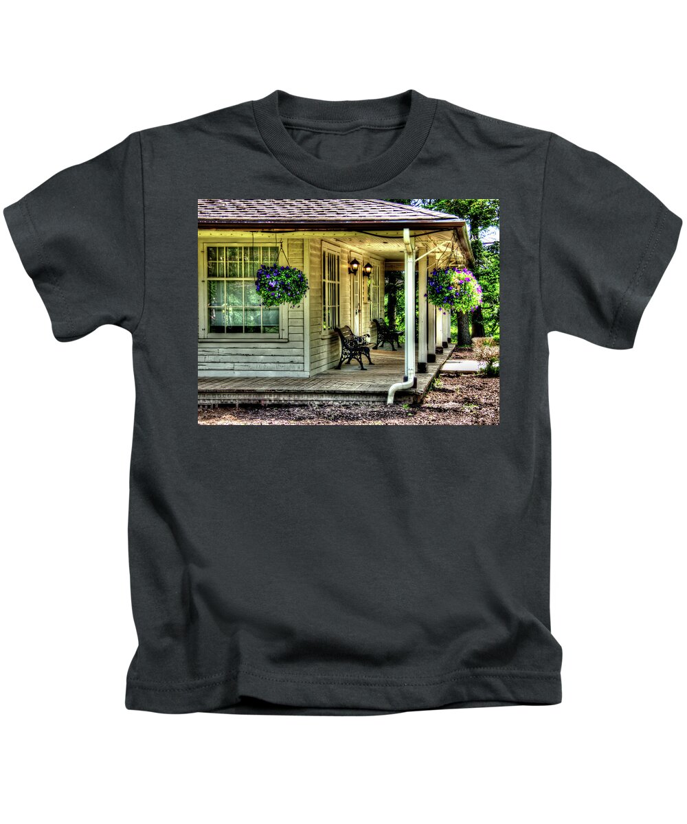 White Cottage Kids T-Shirt featuring the photograph Cottage Porch by Leslie Montgomery