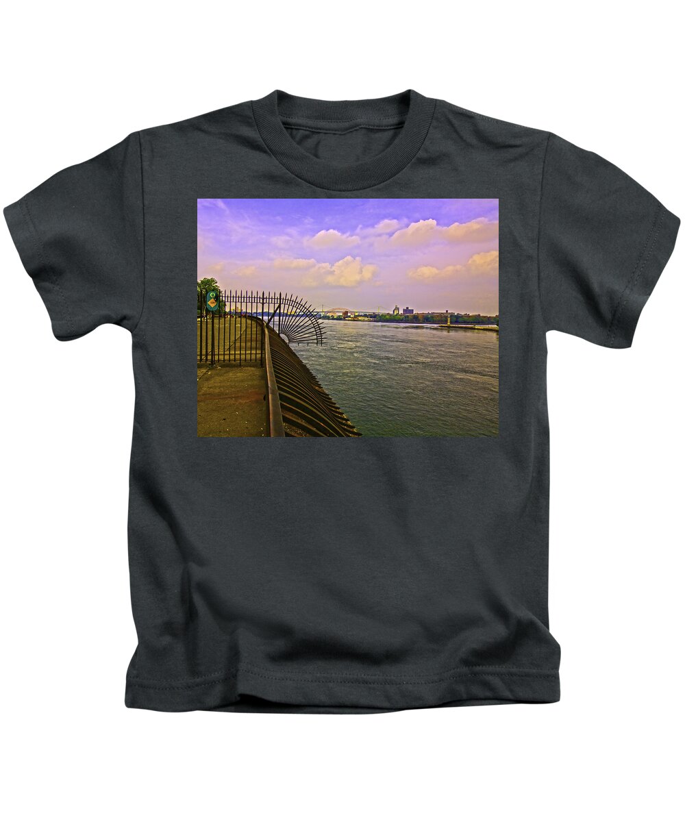River Kids T-Shirt featuring the photograph East River View Looking North by Madeline Ellis