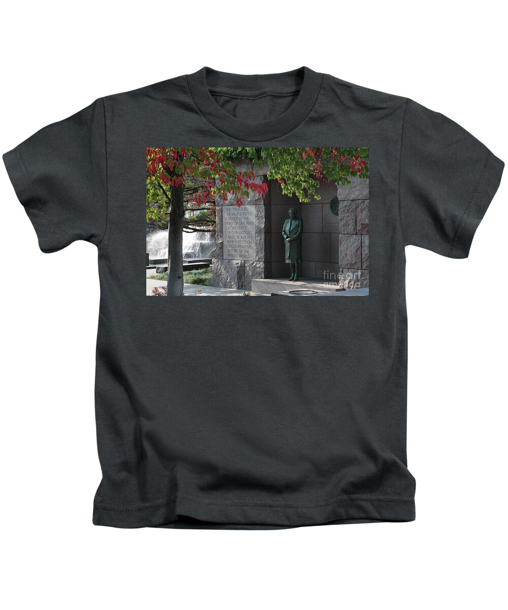  Capital Kids T-Shirt featuring the photograph Eleanor's Alcove at the FDR Memorial in Washington DC by William Kuta