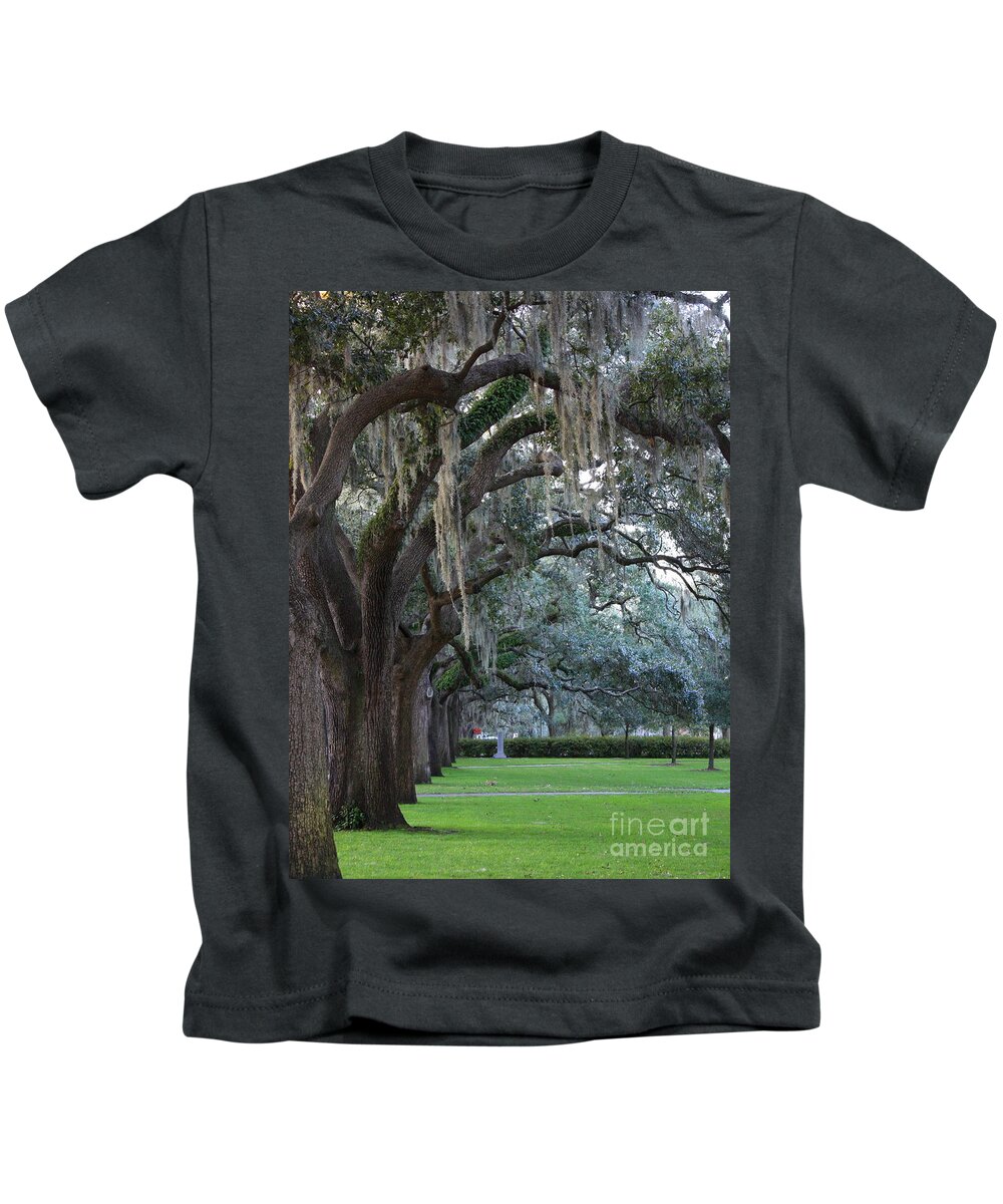 Carol Groenen Kids T-Shirt featuring the photograph Emmet Park in Savannah by Carol Groenen
