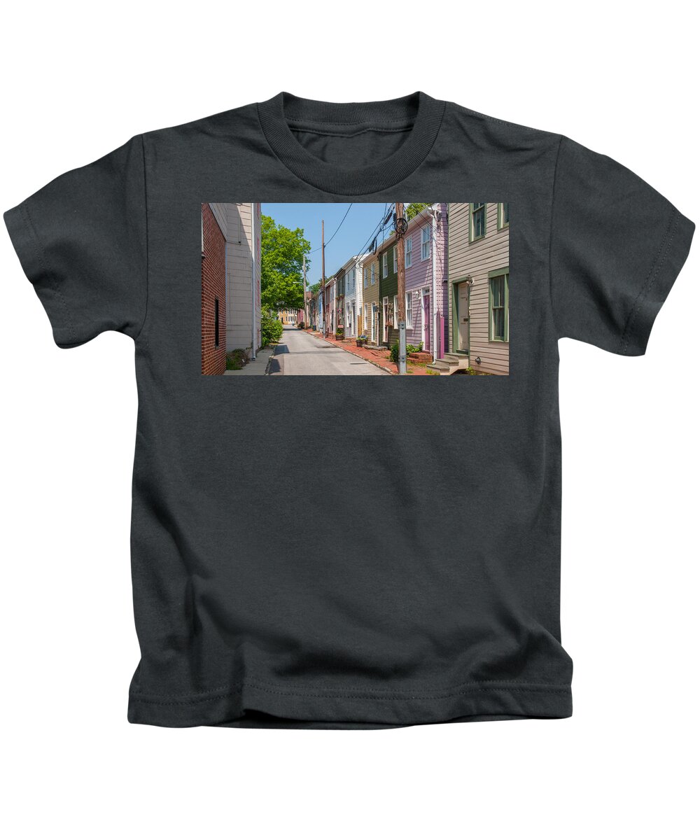Landscape Kids T-Shirt featuring the photograph Fleet Street by Charles Kraus