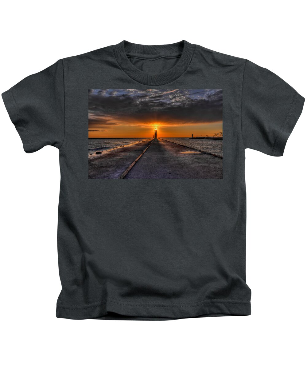 Lighthouse Kids T-Shirt featuring the photograph Kenosha Lighthouse Beacon by Dale Kauzlaric