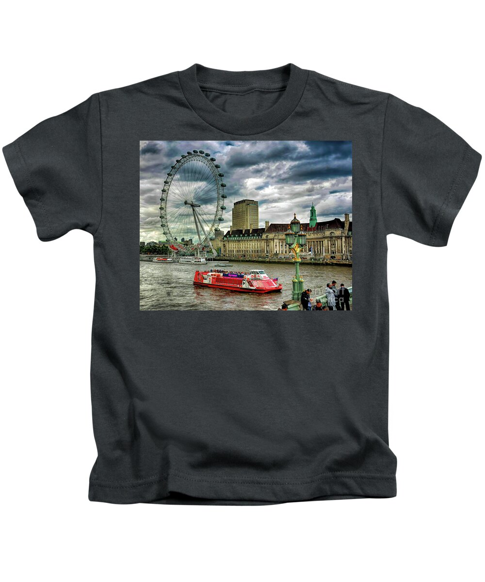 Thames Kids T-Shirt featuring the photograph London Eye by Ken Johnson
