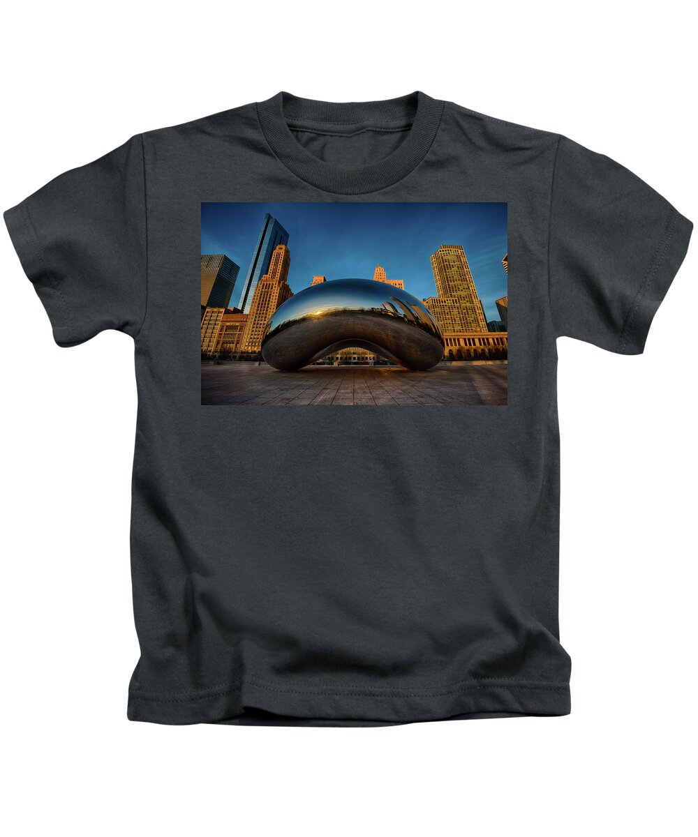 Chicago Cloud Gate Kids T-Shirt featuring the photograph Morning Bean by Sebastian Musial
