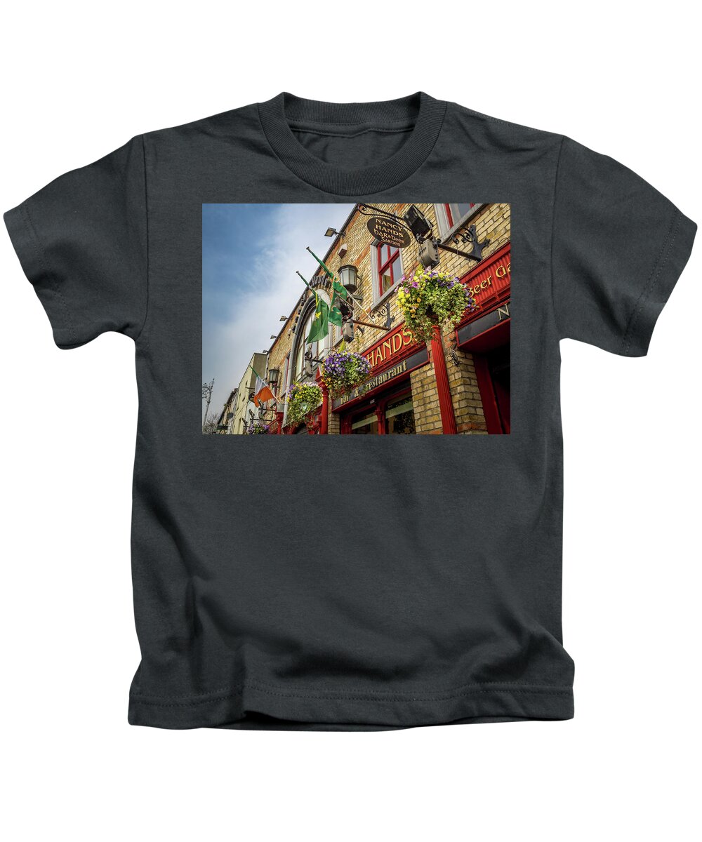 Dublin Kids T-Shirt featuring the photograph Nancy Hands Bar by Mark Llewellyn