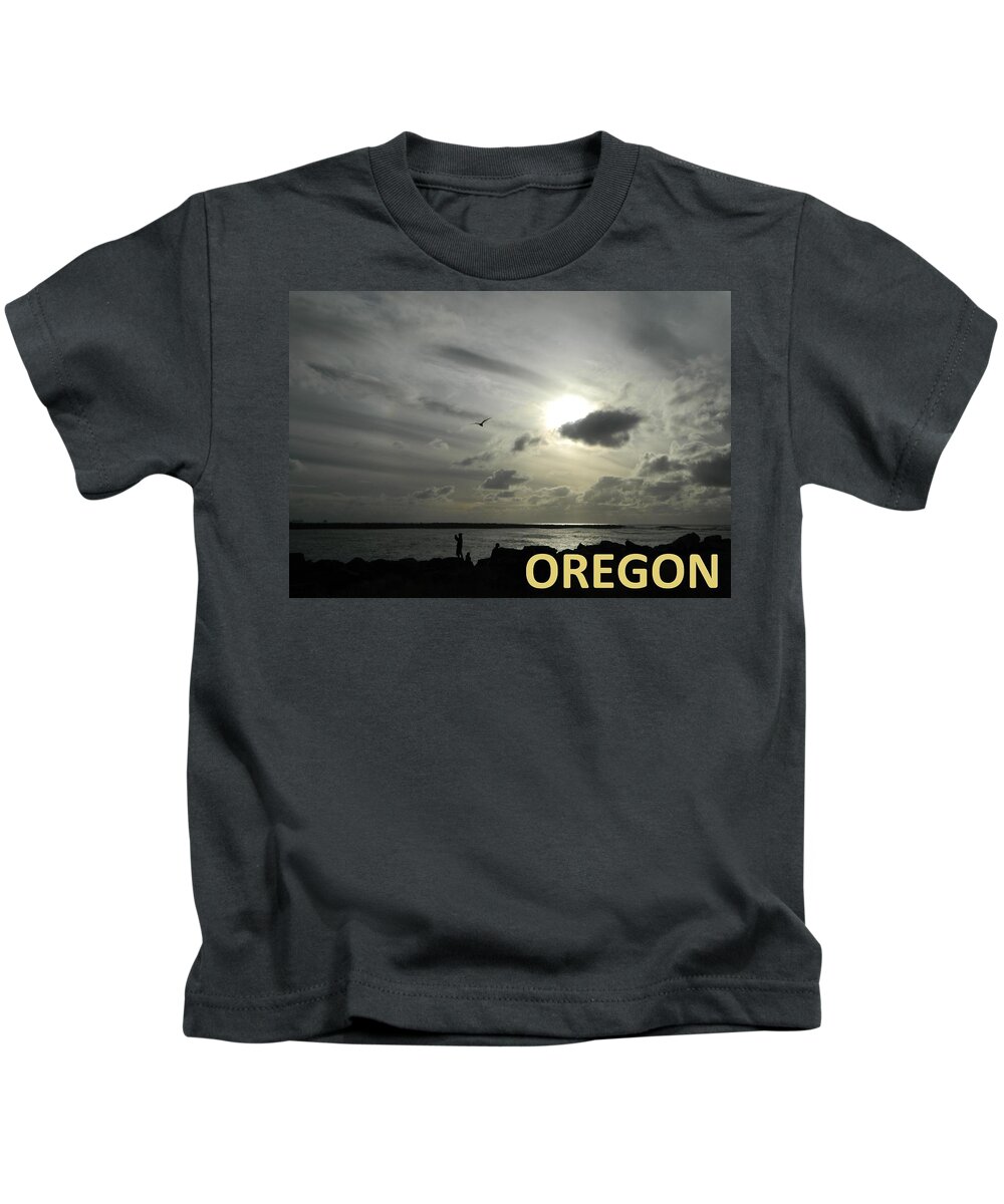 Oregon Kids T-Shirt featuring the photograph Oregon Tourists by Gallery Of Hope 