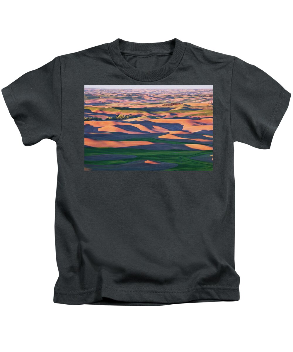 Palouse Kids T-Shirt featuring the photograph Rolling Hills in Palouse W278 by Yoshiki Nakamura