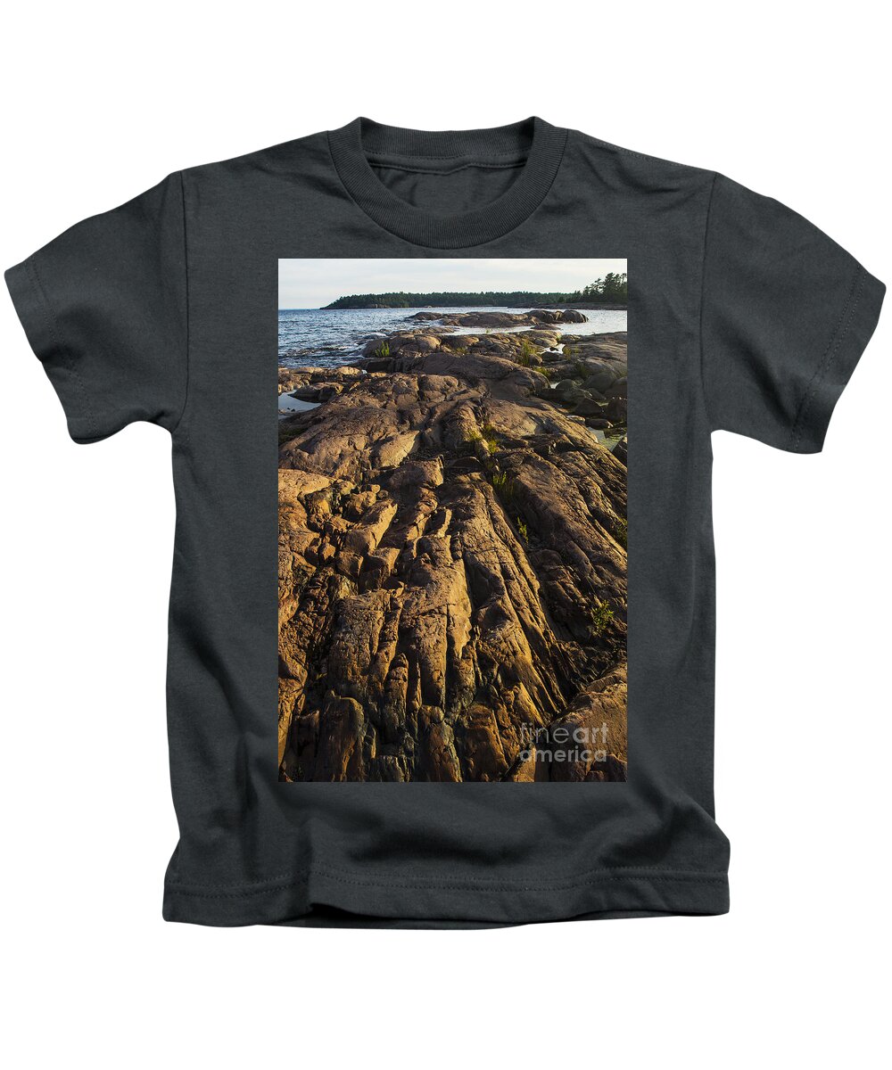 Killarney Provincial Park Kids T-Shirt featuring the photograph Rugged Killarney Shoreline-4441 by Steve Somerville