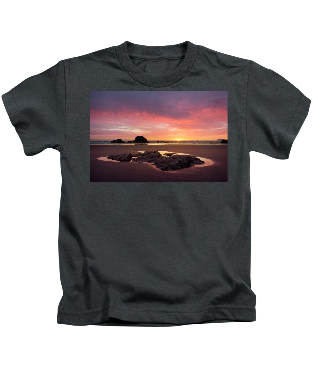 Sunset Kids T-Shirt featuring the photograph Sunset at Ruby Beach by Jon Ares
