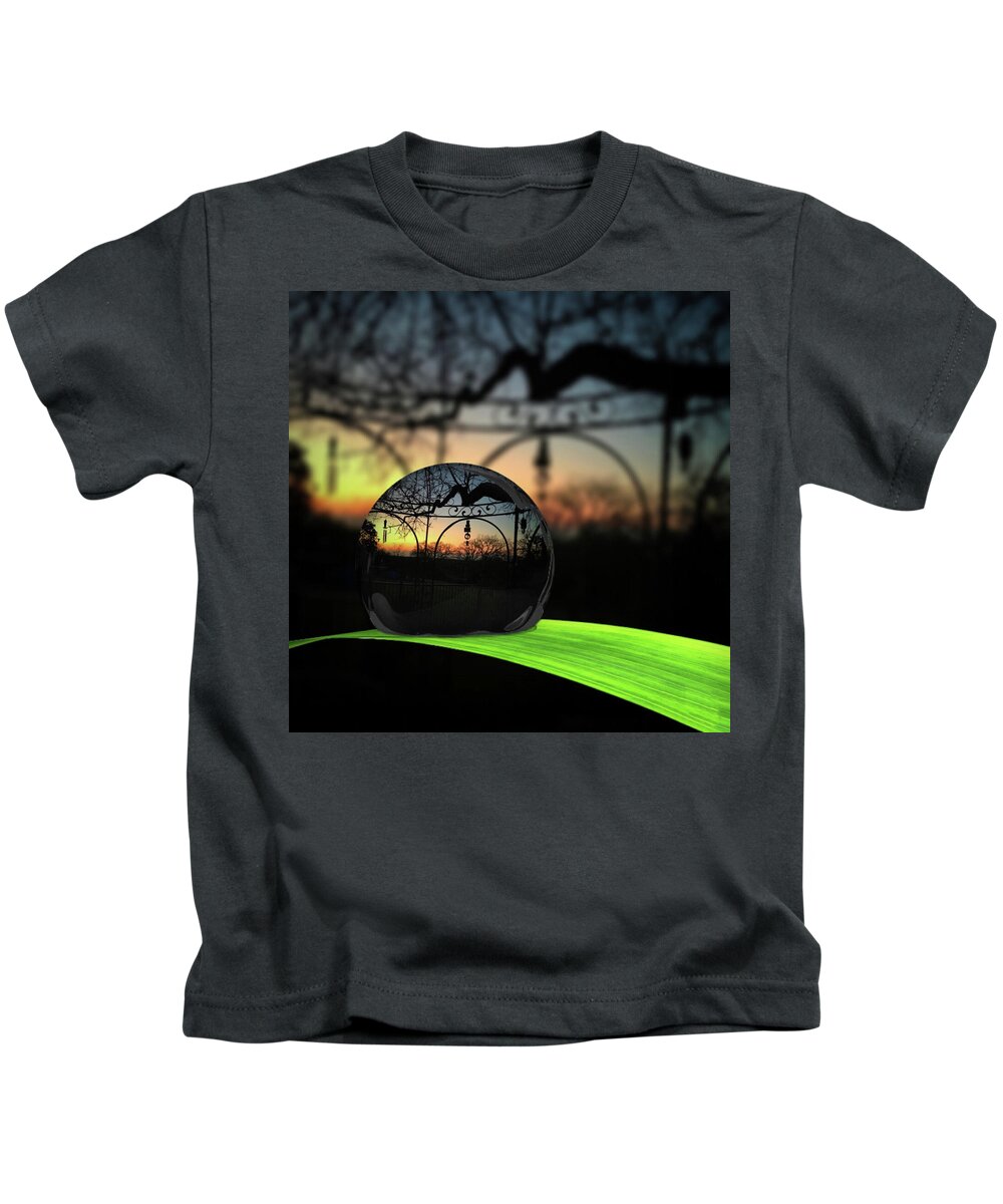 Sunset Kids T-Shirt featuring the photograph Sunset thru the Looking Glass by Doris Aguirre