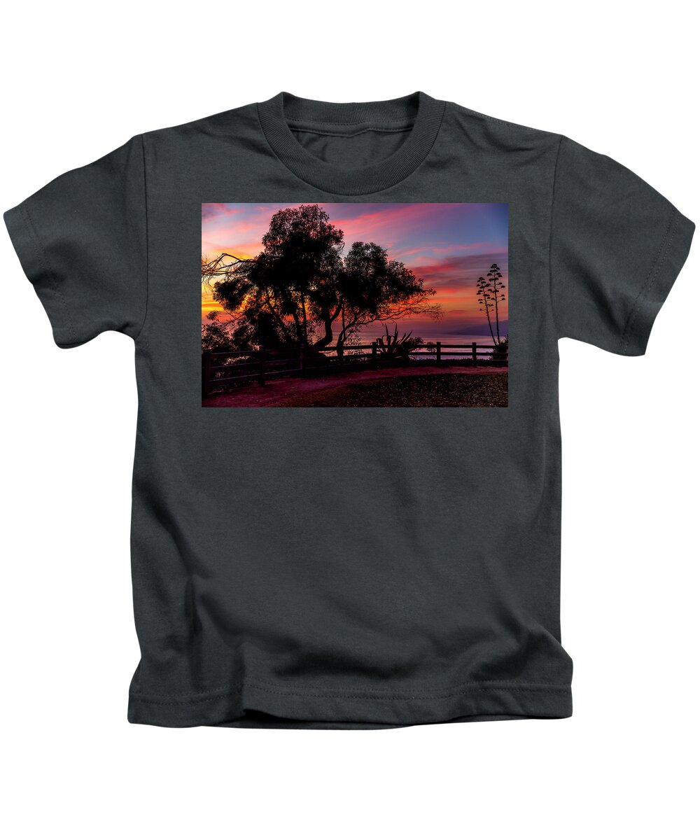 Sunset Silhouettes Kids T-Shirt featuring the photograph Sunset Silhouettes From Palisades Park by Gene Parks