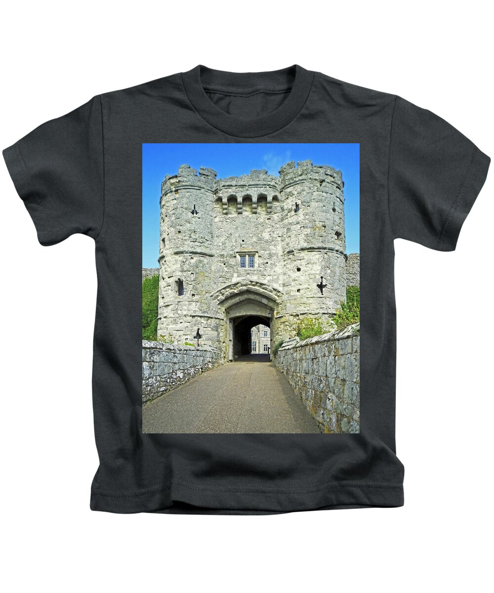 Bridge Kids T-Shirt featuring the photograph The Gatehouse - Carisbrooke Castle by Rod Johnson