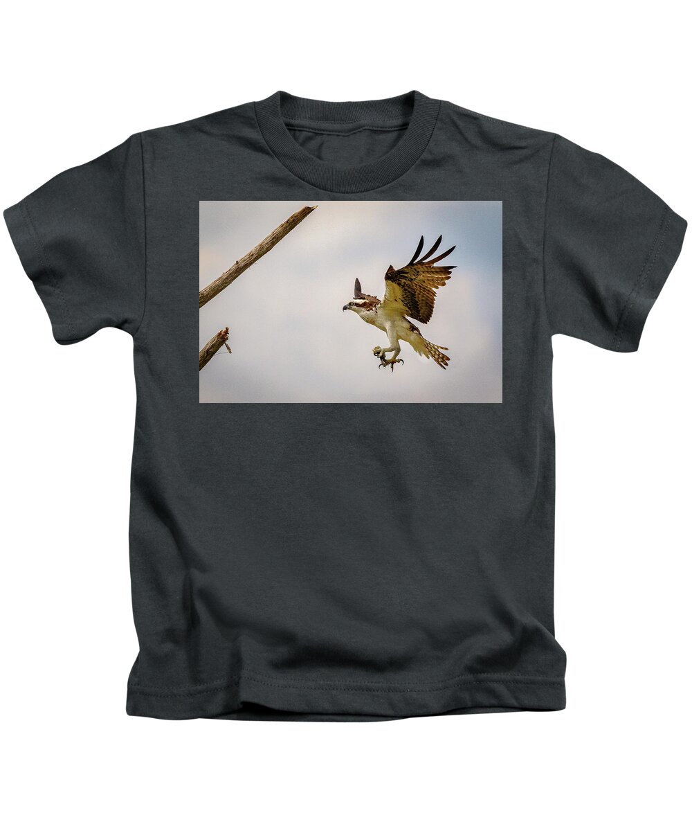Osprey Kids T-Shirt featuring the photograph Lunch Time #1 by Les Greenwood