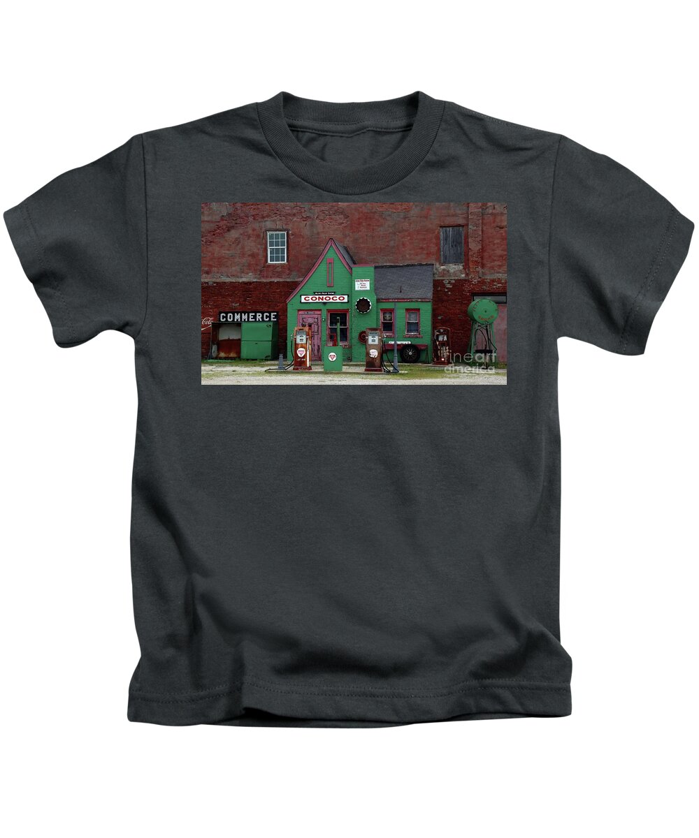 Route 66 Kids T-Shirt featuring the photograph Conoco Gas by Terri Brewster