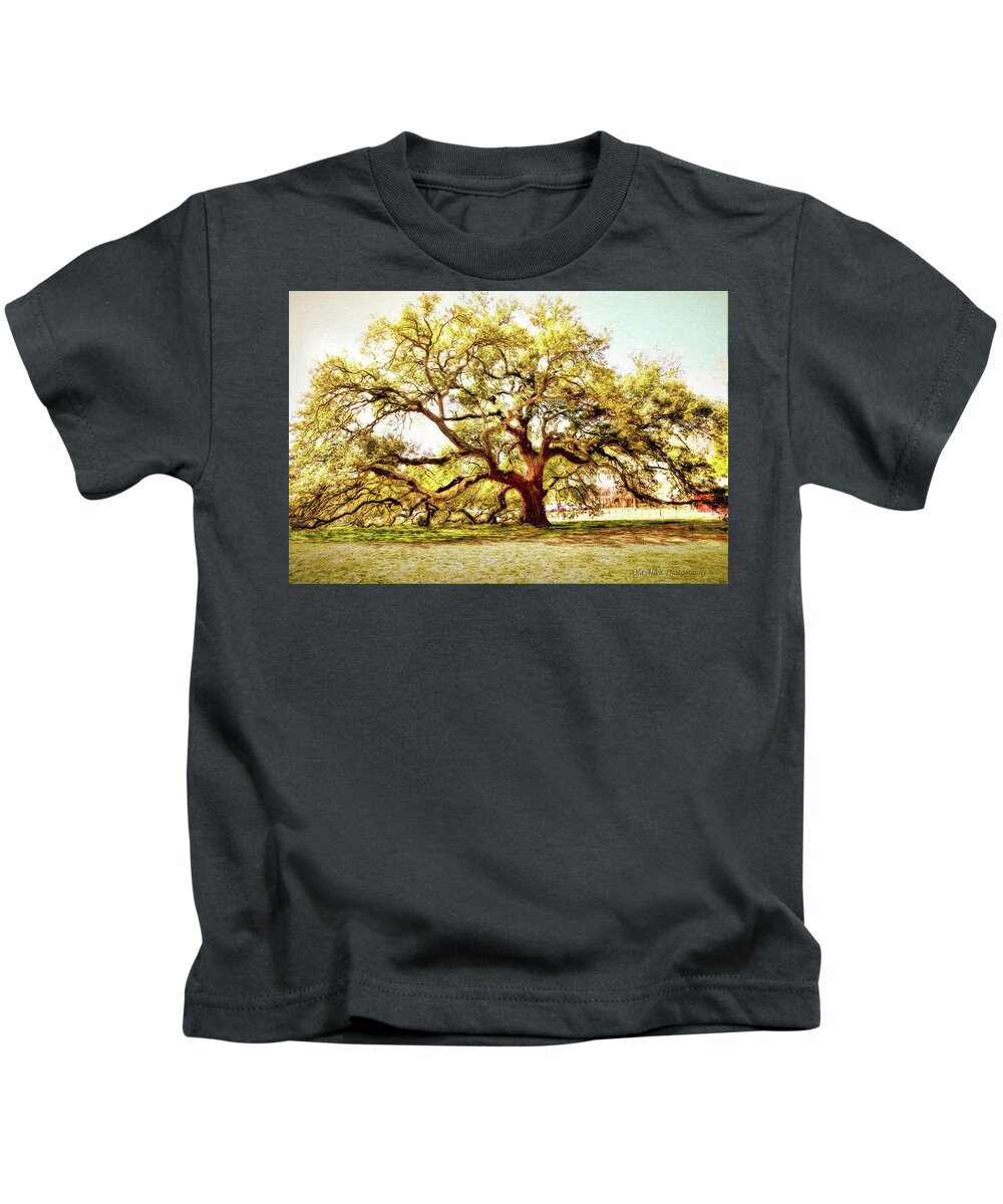 Emancipation Tree Kids T-Shirt featuring the photograph Emancipation Oak by Ola Allen