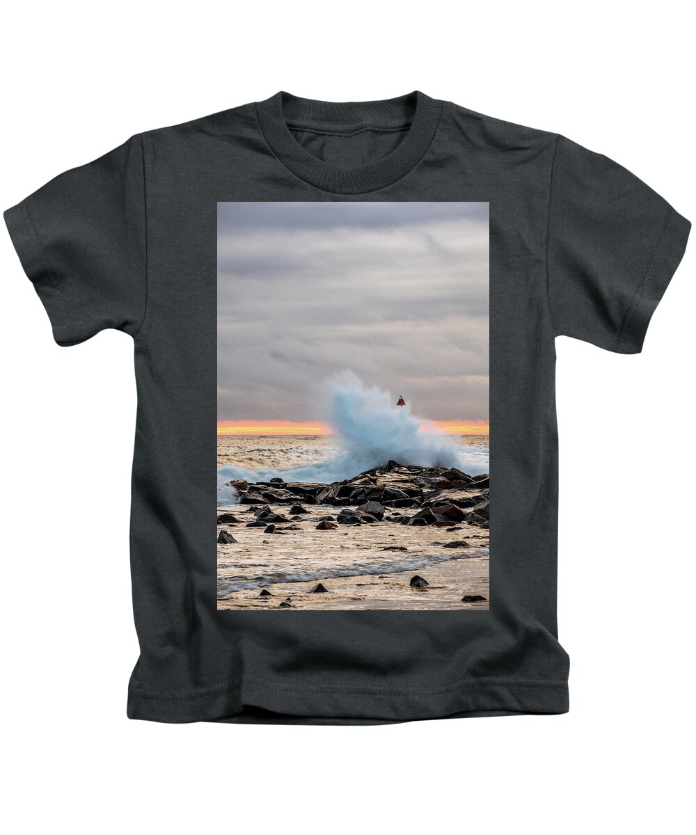 New Hampshire Kids T-Shirt featuring the photograph Explosive Sea 2 by Jeff Sinon
