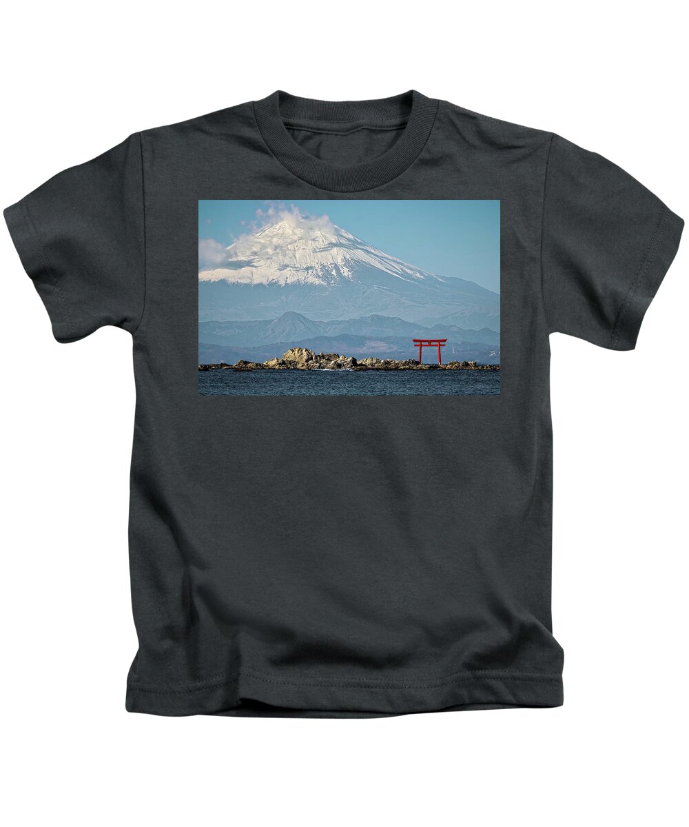 Fuji-san Kids T-Shirt featuring the photograph Fuji 1 by Bill Chizek
