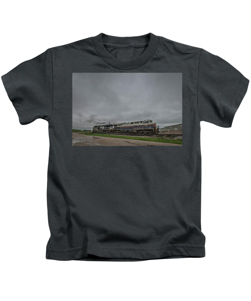 Railroad Kids T-Shirt featuring the photograph NS Central of Georgia Heritage Unit by Jim Pearson