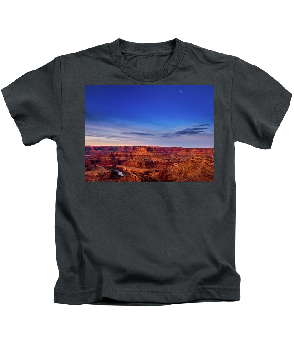Aspens Kids T-Shirt featuring the photograph Setting Moon by Johnny Boyd