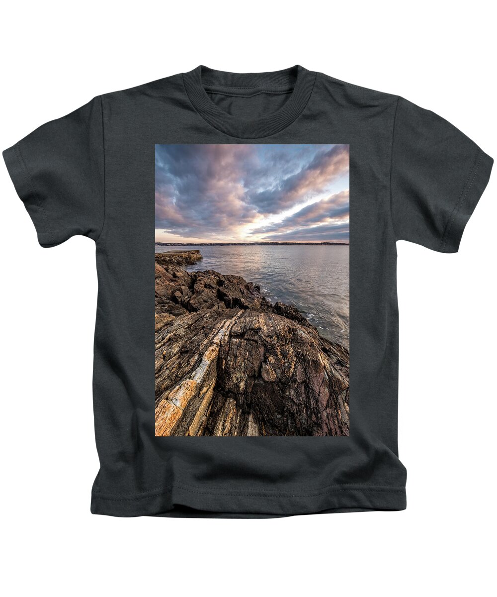 New Hampshire Kids T-Shirt featuring the photograph Striations. Leading Lines In The Rocks by Jeff Sinon