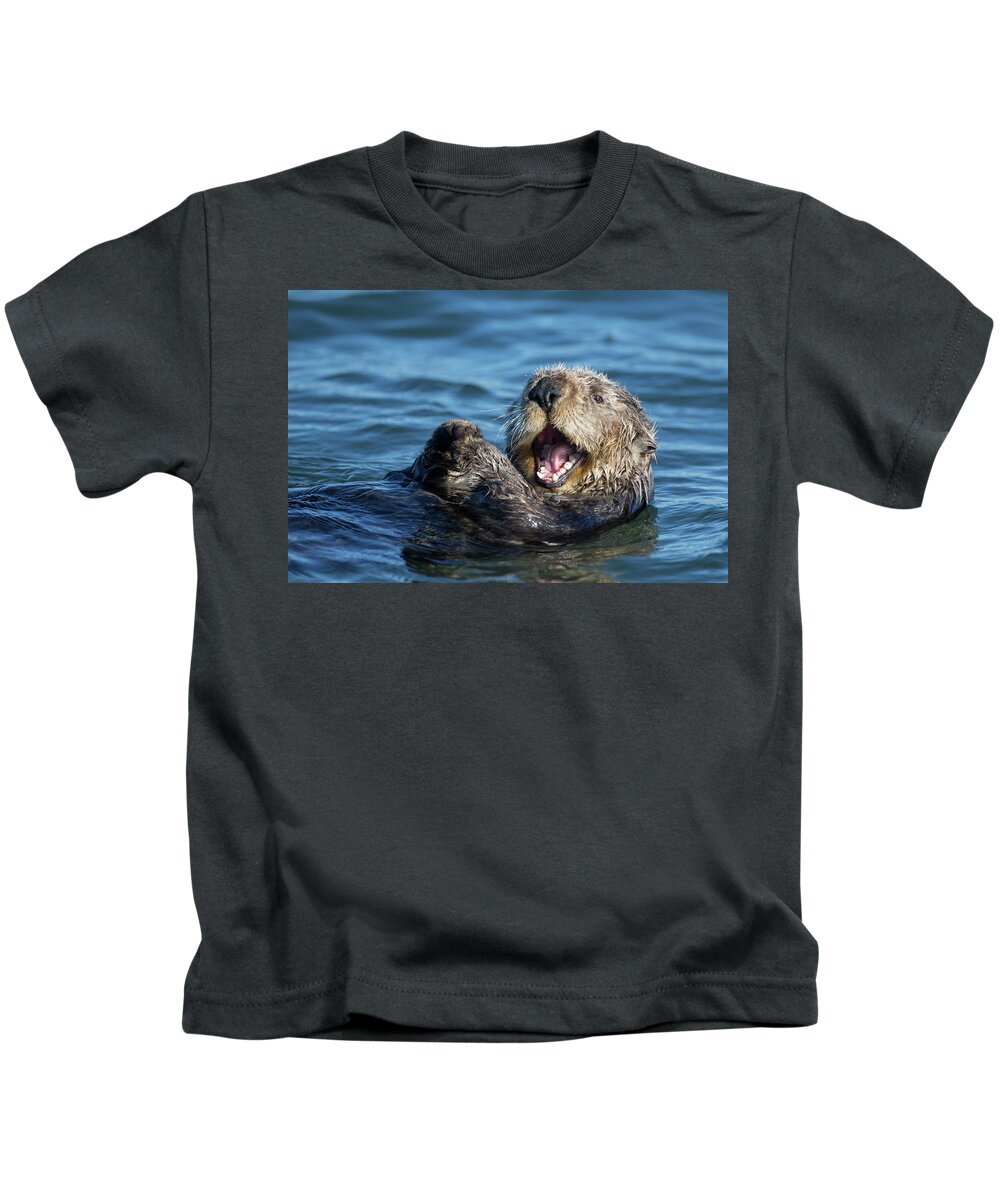Suzi Eszterhas Kids T-Shirt featuring the photograph Yawning Sea Otter by Suzi Eszterhas