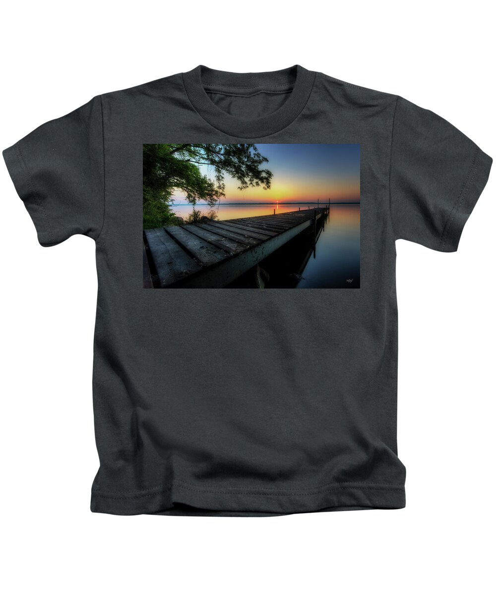 Sunrise Kids T-Shirt featuring the photograph Sunrise over Cayuga Lake #2 by Everet Regal