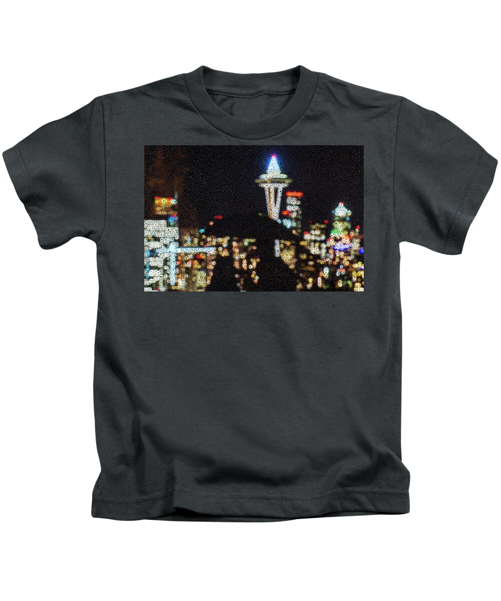 Kerry Park Kids T-Shirt featuring the photograph A Couple in Seattle by Yoshiki Nakamura
