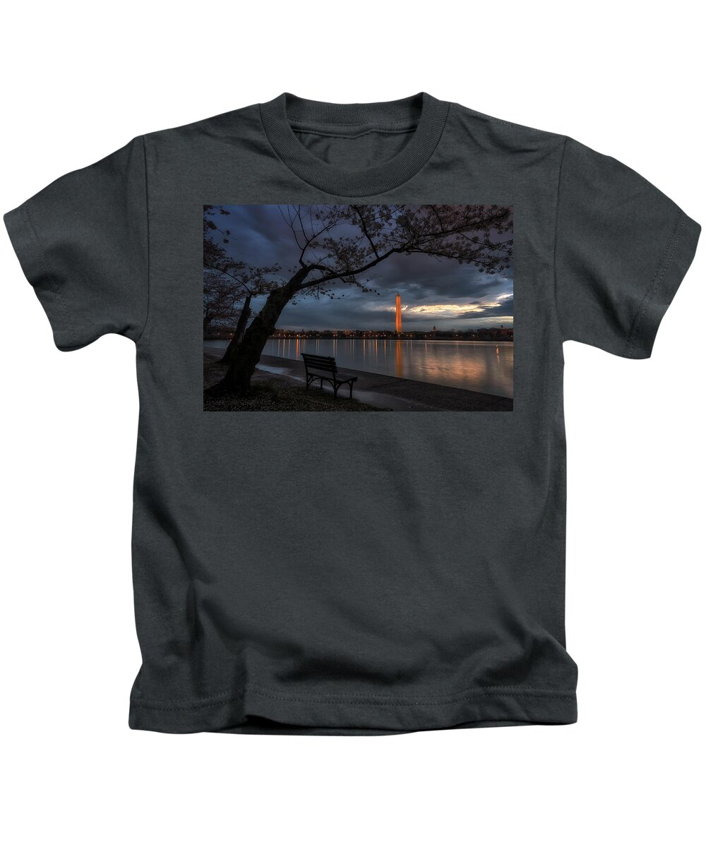 Washington D.c. Kids T-Shirt featuring the photograph After The Rain 01 by Robert Fawcett